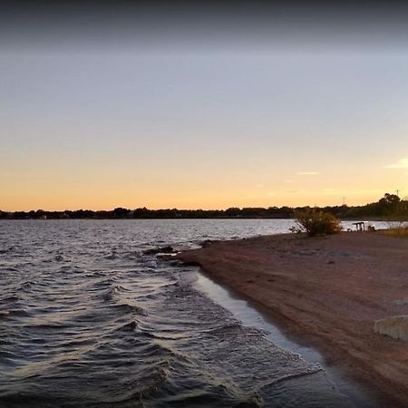 Ranchette Apartment- Beach Access Small Lake View Buchanan Dam المظهر الخارجي الصورة