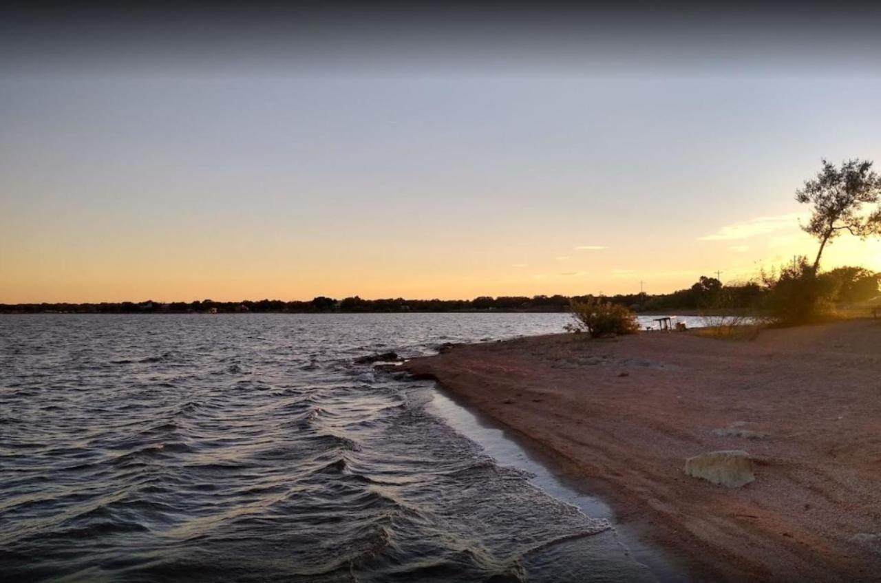Ranchette Apartment- Beach Access Small Lake View Buchanan Dam المظهر الخارجي الصورة